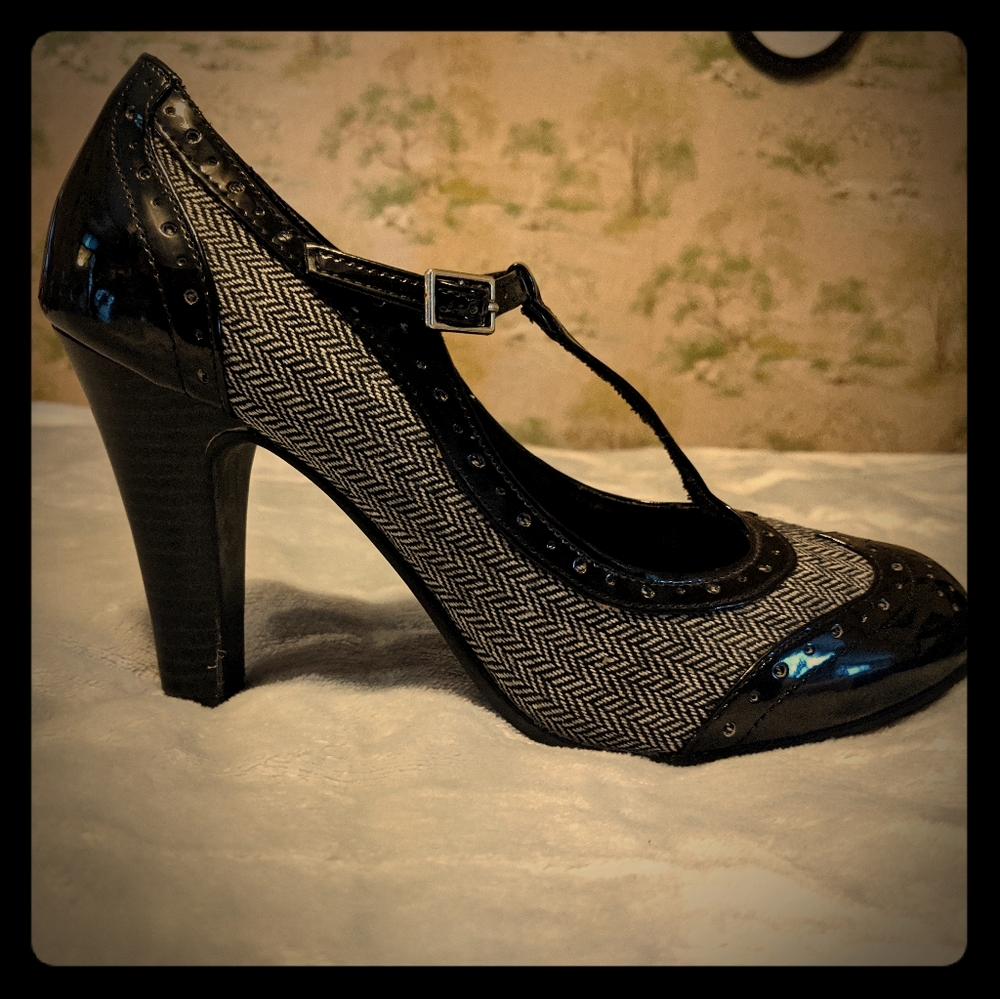 Dexflex Houndstooth Pumps